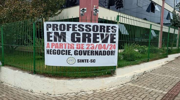 Adesão à greve dos professores da rede pública estadual em Caçador é de 30%