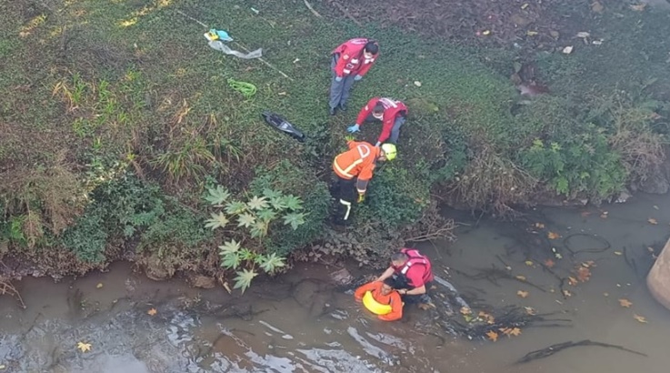 Bombeiros salvam vítima de afogamento no Rio do Peixe em Caçador 2 IMG 20250526 WA0008