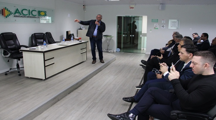 Silvio Dreveck apresenta programas de incentivo em Caçador 1 acic1 1