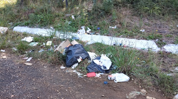 População volta a depositar lixo em locais inadequados em Caçador 2