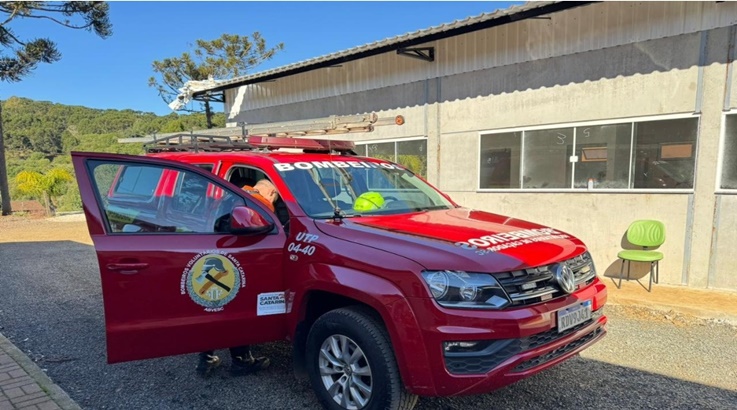Bombeiros Voluntários resgatam cão ferido em Caçador 2 bomb2 1