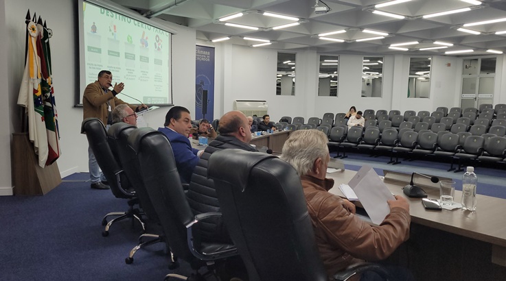 Secretário apresenta panorama sobre gestão de resíduos e causa animal na Câmara 1 cam1