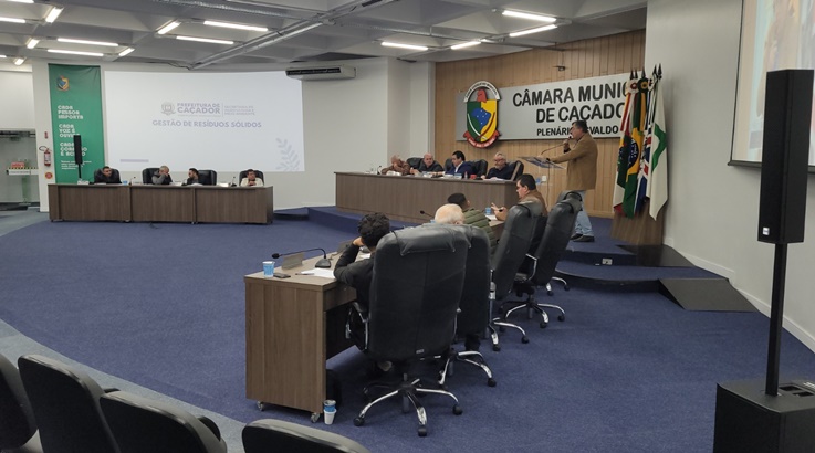 Secretário apresenta panorama sobre gestão de resíduos e causa animal na Câmara 2 cam2