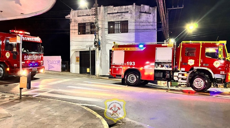 Vídeo: Bombeiros combatem incêndio na "Amazun" antiga "Maria Fumaça" 1 maria1