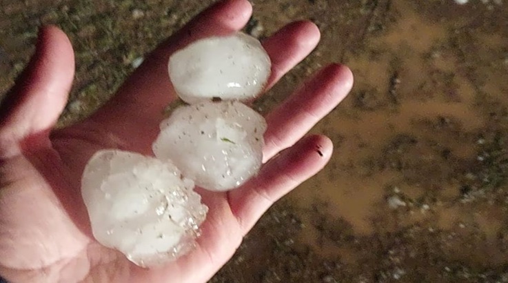 Temporal com chuva e granizo atingem a região 3 videira