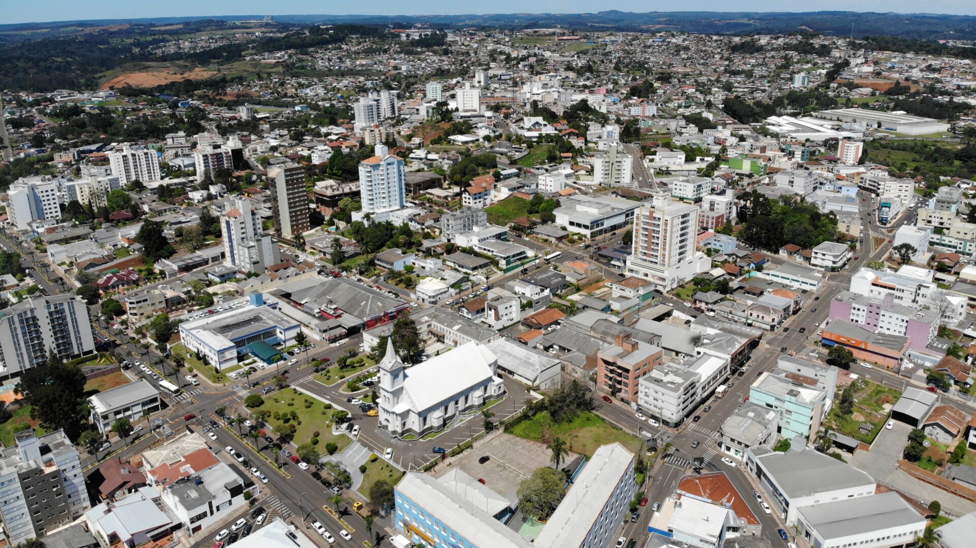 Pintor morre após queda de cadeirinha em edifício em Caçador 1 Caçador