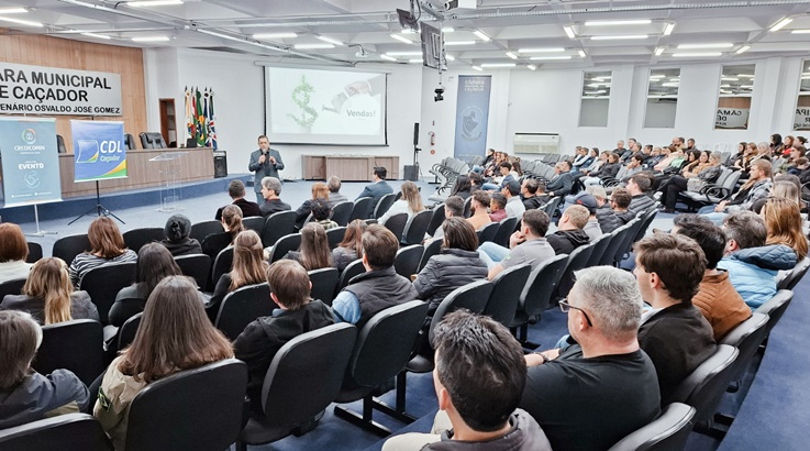Conhecimento: Palestra sobre vendas inspira associados da CDL Caçador 2 palestra2