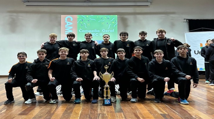 Campeãs dos Jogos Escolares de Caçador recebem troféus com muita comemoração 3 trof2