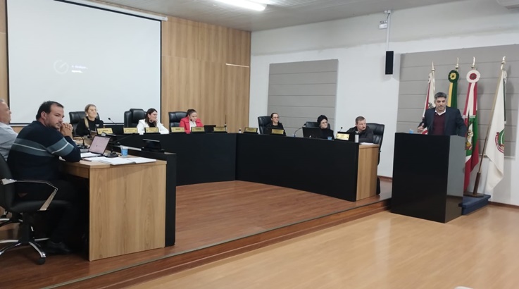 Promotor de Justiça participa de sessão da Câmara de Rio das Antas 3 promotor