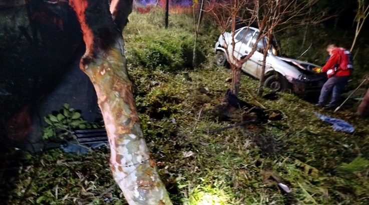 Homem morre em choque entre carro e caminhão na SC-350 1 aci1