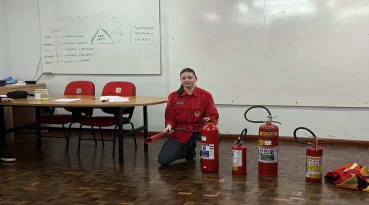 Defesa Civil Mirim de Caçador faz treinamento de primeiros socorros e combate a incêndio 2 bomb1