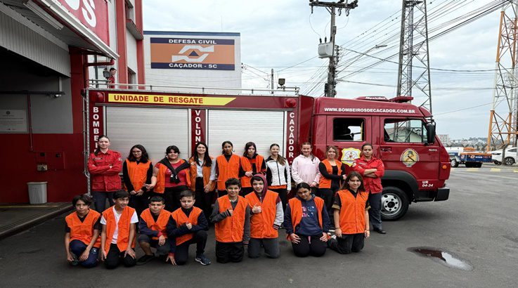 Defesa Civil Mirim de Caçador faz treinamento de primeiros socorros e combate a incêndio 3 bomb2