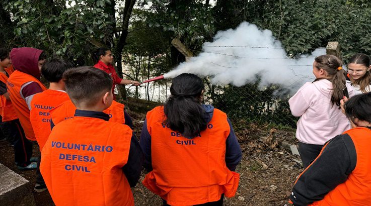 Defesa Civil Mirim de Caçador faz treinamento de primeiros socorros e combate a incêndio 1 treinamento