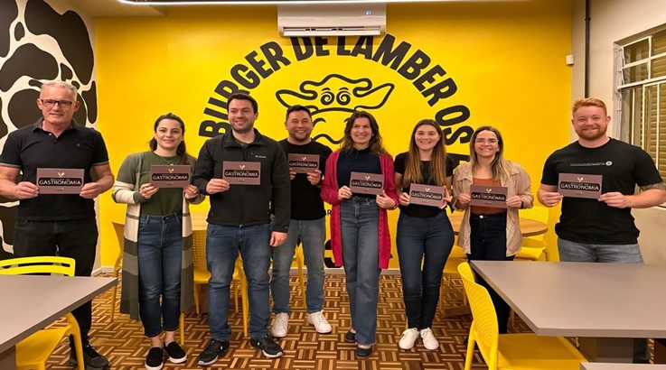 Núcleo de Gastronomia da Acic realiza visita técnica e faz entrega de selo 3 gastro3