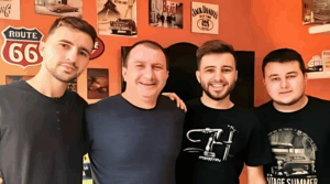 família