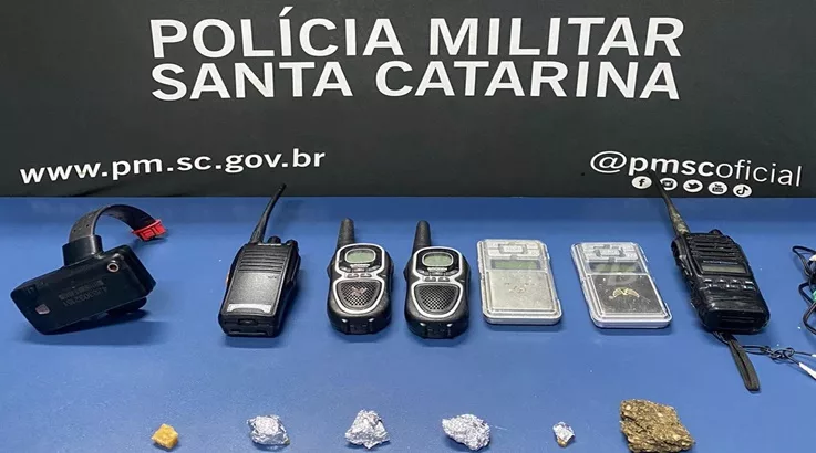 PM de Caçador apreende drogas e outros objetos 1 drogas