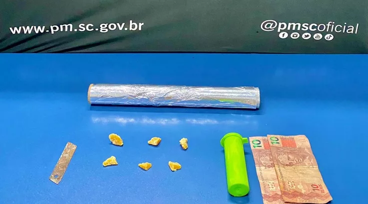 Polícia Militar flagra ponto de drogas em Caçador 1 drogas