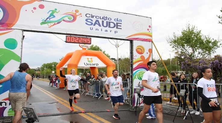 Circuinto de Saúde da Uniarp reuniu atividades esportivas, atendimentos e integração 4 3 2