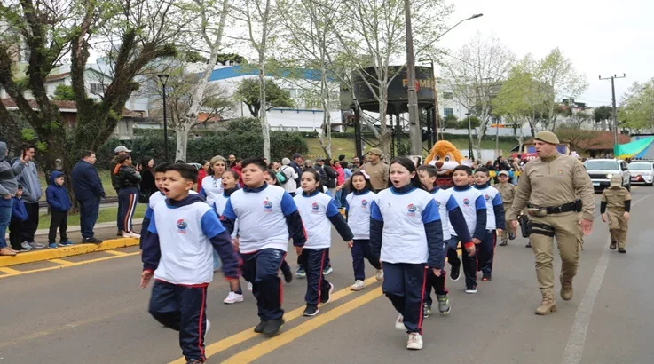 Caçador celebra o 7 de Setembro com o tradicional Desfile Cívico 3 a2