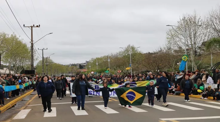 Caçador celebra o 7 de Setembro com o tradicional Desfile Cívico 8 a7