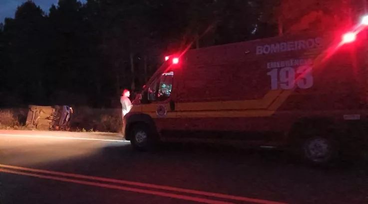 Jovem perde controle de veículo e sai da pista em Lebon Régis acidente