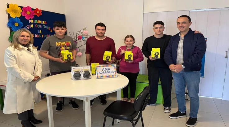 Emenda Impositiva: Vereador Johny entrega equipamentos para a AMA 1 AMA