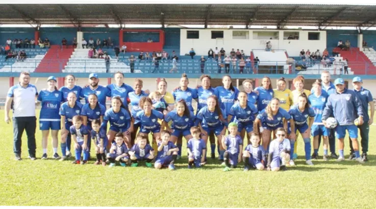 Elenco do Avaí/Kindermann entra em greve por salários atrasados 1 Avaí