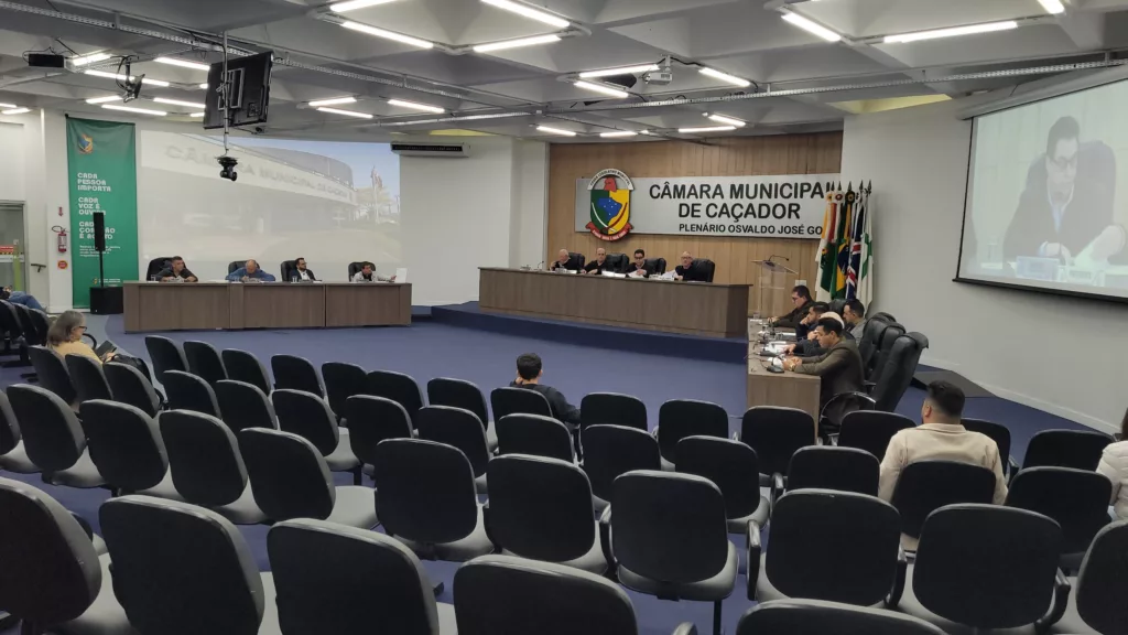 Câmara recebe projeto que reestrutura cargos do Magistério Municipal de Caçador 2 camara1