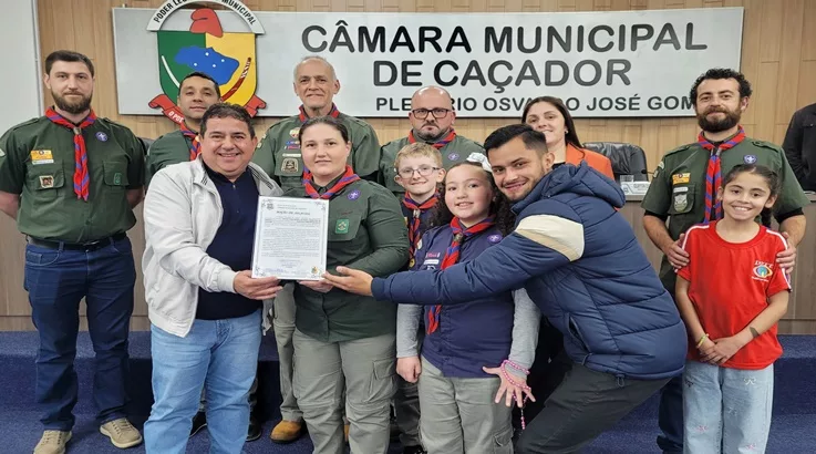 Grupo Escoteiro Pindorama recebe homenagem na Câmara 1 escoteiros