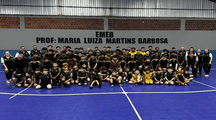 Caçador Futsal entrega uniformes a alunos do projeto social 2 unif1
