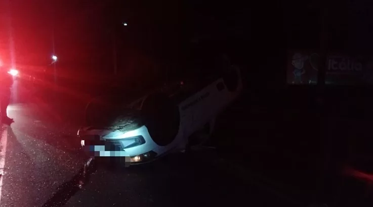Carona fica ferido em capotamento na SC-135 em Videira Videira