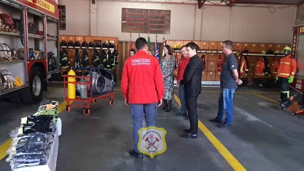 Bombeiros Voluntários de Caçador recebem equipamentos com verba da Justiça 4 bomb1