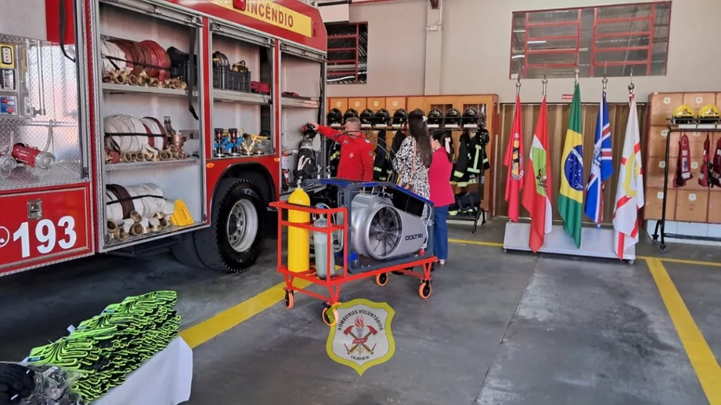 Bombeiros Voluntários de Caçador recebem equipamentos com verba da Justiça 3 bomb2