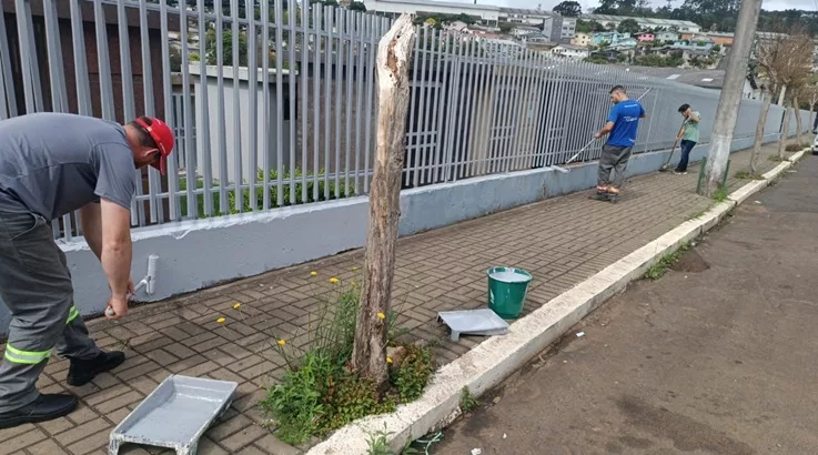 Prefeitura realiza manutenção nos cemitérios e orienta população sobre limpeza 2 cemiterio1