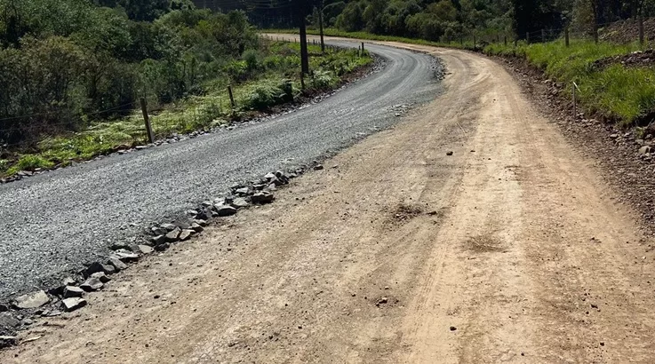 Prefeitura intensifica frentes de trabalho e amplia melhorias no interior de Caçador 2 estrada1