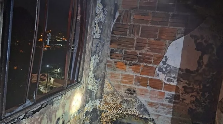 Incêndio destrói residência no bairro Bello em Caçador 3 fogo2 2