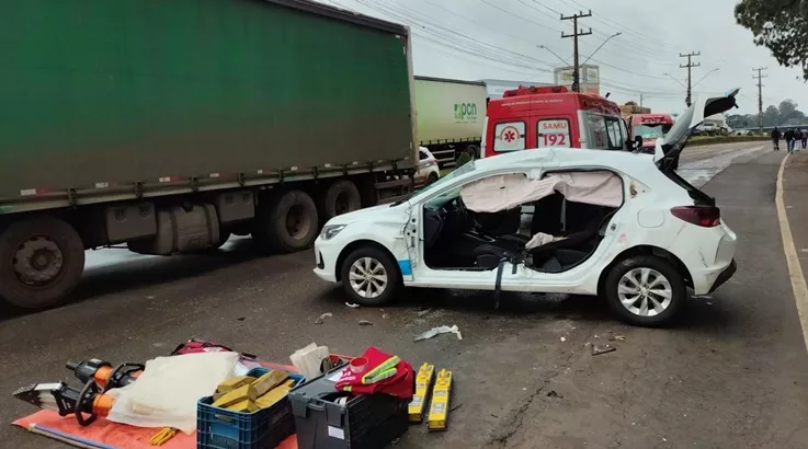 Colisão entre carro da Saúde de Zortéa e caminhão deixa dois feridos em Fraiburgo 1 acidente