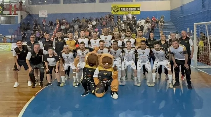 De virada: Caçador Futsal bate a Pinhalense e garante vaga nas semi 3 futsal2 1