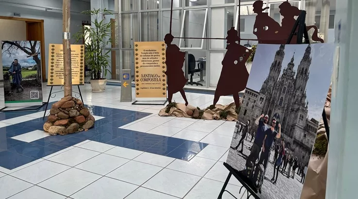 Prefeitura recebe Exposição Itinerante baseada em livro de escritor caçadorense 2 livro1