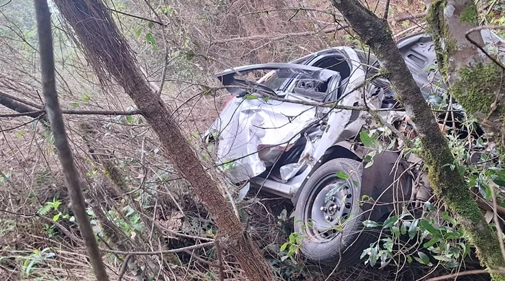 Motorista de aplicativo fica ferido após capotamento na SC-135 3 onte1 1