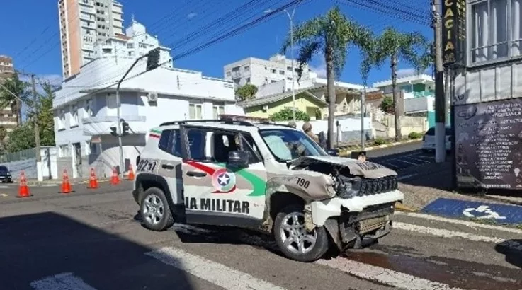 Viatura da Polícia Militar se envolve em acidente em Caçador 1 viatura