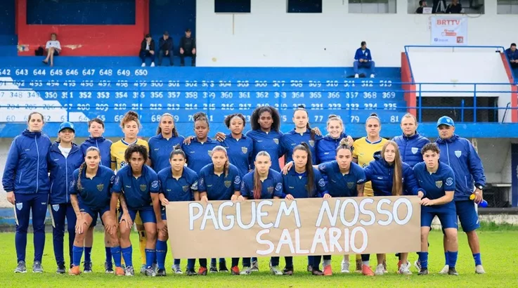 Jogadoras do Avaí Kindermann ameaçam não entrar em campo na final do Catarinense por causa de salário atrasados 3 salario2