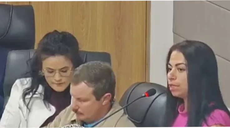 Prefeita de Rio das Antas dá as costas à representante de 45 famílias que estão sem pagamento 2 sessao4