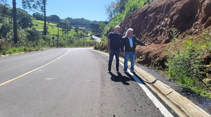 Vereadores fiscalizam nova etapa de asfaltamento na Linha São Francisco 2 sf1