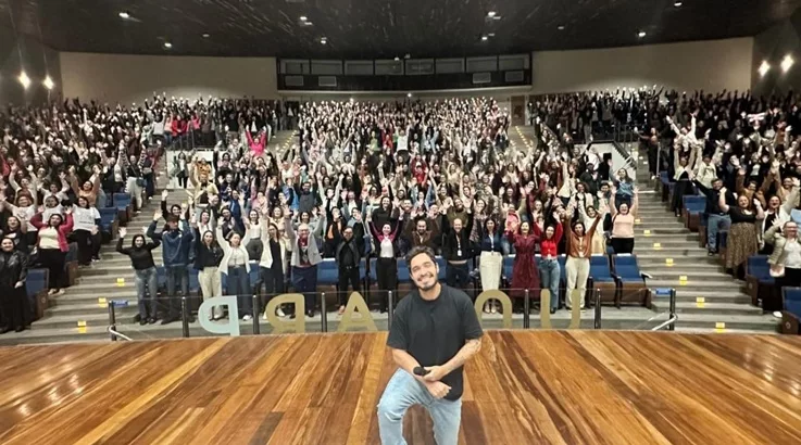 Show com Diogo Almeida marca homenagem aos professores da rede municipal de Caçador 3 show2