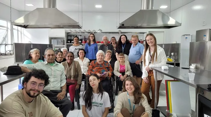 Acadêmicos de Biomedicina realizam ações educativas sobre saúde do idoso no laboratório de Nutrição da Uniarp 2 nutri1