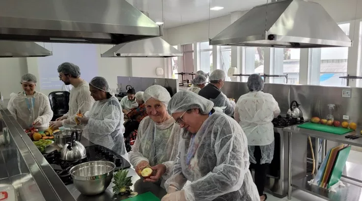 Acadêmicos de Biomedicina realizam ações educativas sobre saúde do idoso no laboratório de Nutrição da Uniarp 3 nutri2