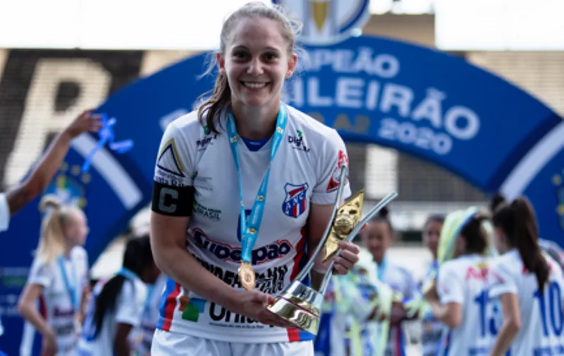 Atleta abandonada pelo Avaí faz vakinha por cirurgia 2 julia2