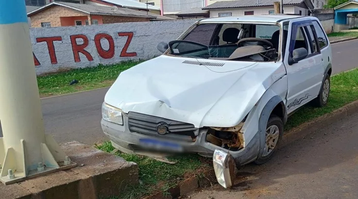 Carro colide contra poste na SC-120 em Lebon Régis 3 lebon2