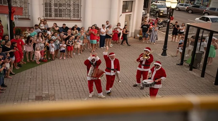 Banda do Papai Noel e trenzinho voltam a Caçador 2 nata1